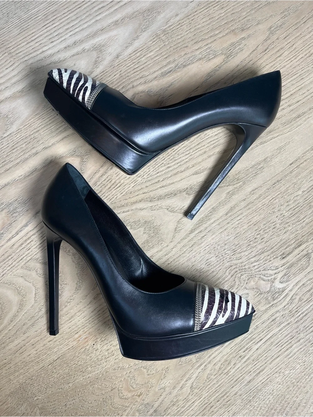 Saint Laurent Black Leather Pumps with Zebra-Print Pointed Toe - Picture 6 of 12